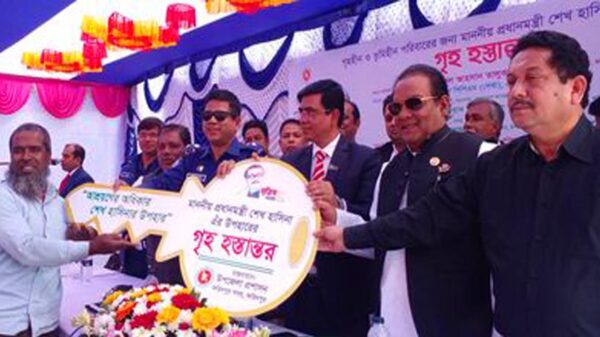 ভূমি ও গৃহহীনদের মাঝে ৭১ টি ঘর হস্তান্তর