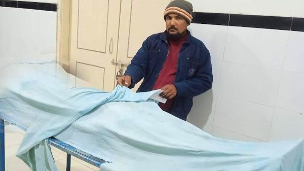 বোয়ালমারীতে স্ত্রীর সাথে অভিমানে স্বামীর গলায় ফাঁস
