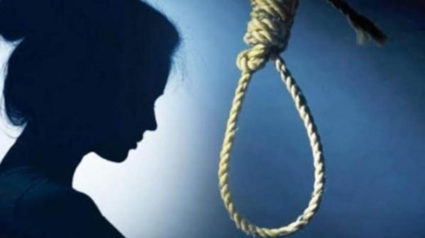 সালথায় ঘরের আড়ার সঙ্গে রশিতে গৃহবধূর মরদেহ