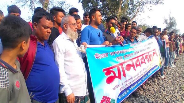 সুস্থ ধারার প্রধান শিক্ষক নিয়োগের দাবীতে মধুখালী মানববন্ধন
