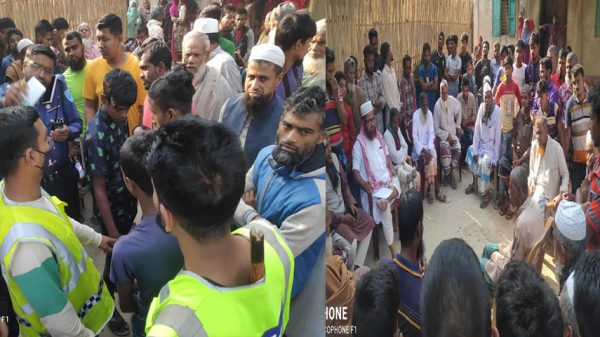 বোয়ালমারীতে চোর আটকের পর বসত ভিটে লিখে দিয়ে গ্রাম ছাড়ার নির্দেশ