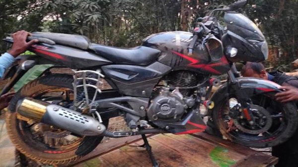 মোটরসাইকেল থেকে পড়ে বোয়ালমারীর ১ জন নিহত