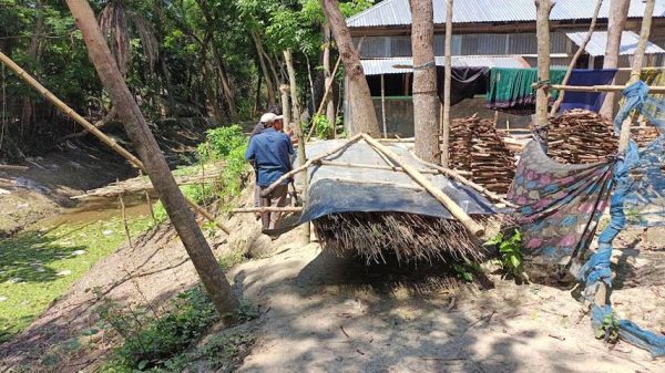 নগরকান্দায় রাস্তা বন্ধ করায় অবরুদ্ধ ২০ টি পরিবার