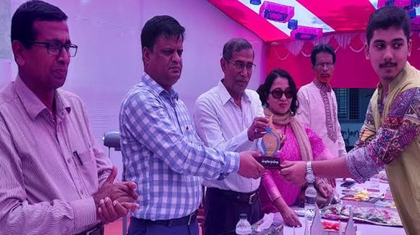 ফরিদপুরে জিপিএ-৫ পাওয়া ৫০১ জন কৃতি শিক্ষার্থী পেল সংবর্ধনা