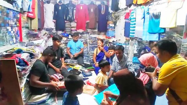 মধুখালীতে জমে উঠেছে ঈদের কেনাকাটা