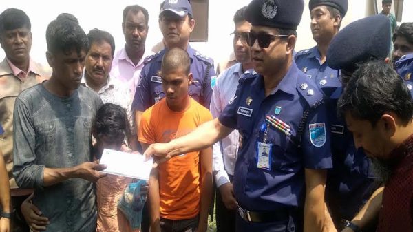 মধুখালীতে নির্যাতিত পিতা-পুত্রের পাশে পুলিশ সুপার