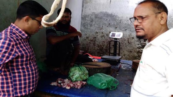 বোয়ালমারীতে অসুস্থ গরুর মাংস বিক্রির অপরাধে জরিমানা