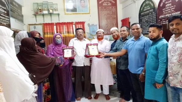 বোয়ালমারীতে একই মাদরাসা শ্রেষ্ঠ প্রতিষ্ঠান প্রধান ও শিক্ষক নির্বাচিত হওয়ায় সংবর্ধনা