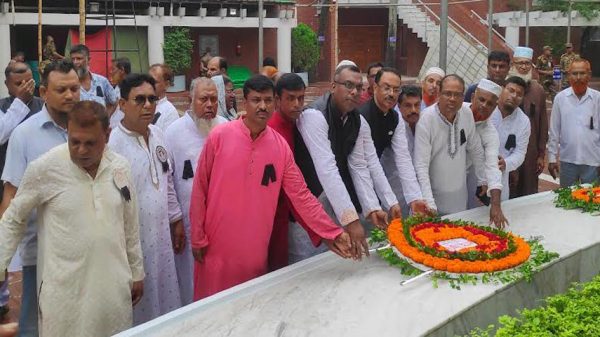 বঙ্গবন্ধুর সমাধিতে বোয়ালমারী পৌর আওয়ামী লীগের শ্রদ্ধা