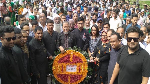 মধুখালীতে বঙ্গবন্ধুর ম্যুরালে সর্বস্তরের শ্রদ্ধাঞ্জলি