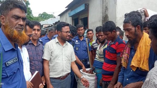 বোয়ালমারীতে তিনটি পেয়াজ আড়ত মালিককে জরিমানা