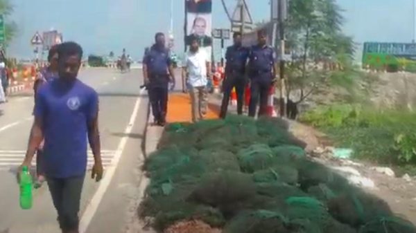 ভাঙ্গায় বিপুল পরিমাণ চায়না দুয়াড়ী পুড়িয়ে ধংস