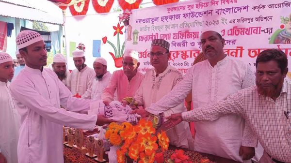 সদরপুরে ফেরদৌসী বেগম হাফিজিয়া মাদ্রাসার ৬ কৃতি শিক্ষার্থীকে সংবর্ধনা