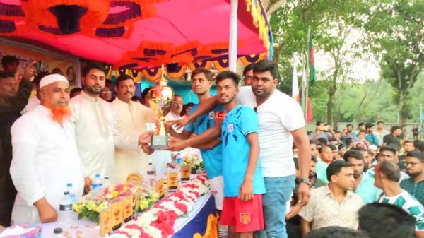 সালথায় ইব্রাহিম মৃধা ফুটবল টুর্নামেন্টের ফাইনাল খেলা অনুষ্ঠিত