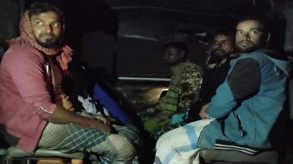 সদরপুরে ইলিশ শিকার করায় সাত জেলের কারাদন্ড