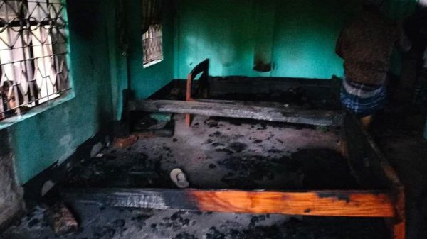 আলফাডাঙ্গায় মুক্তিযোদ্ধার বাড়িতে অগ্নিকান্ড