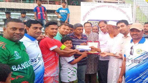 পৌর গোল্ডকাপ ফুটবল টুর্নামেন্টে সেমিফাইনালে ২১ নং ওয়ার্ড একাদশ