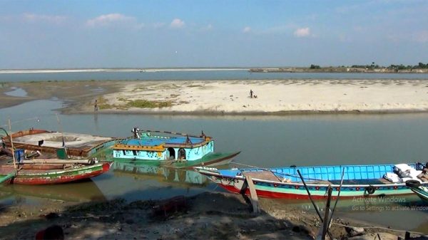 নাব্যতা সংকটে অচলাবস্থা ফরিদপুরের নদী বন্দর