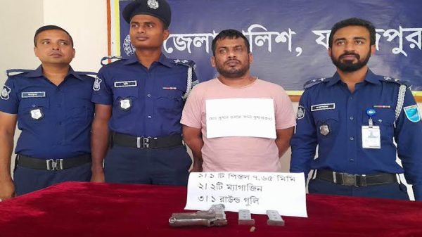 তুরাগের হাত কেটে নিয়ে উল্লাস : হত্যার প্রধান আসামি কানা তুষার পিস্তলসহ শোন অ্যারেস্ট