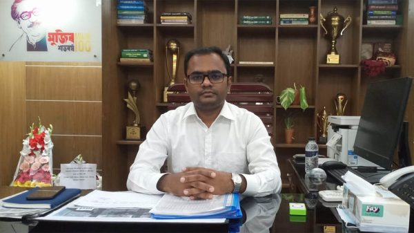 ফুল আর ভালোবাসায় সিক্ত হয়ে বদলীজনিত বিদায় নিলেন ইউএনও লিটন ঢালী