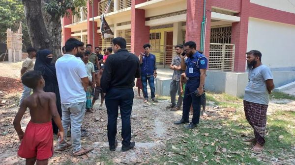 সালথায় স্কুলের টিউবওয়েলের পানি খেয়েই ১০ শিক্ষার্থী অসুস্থ