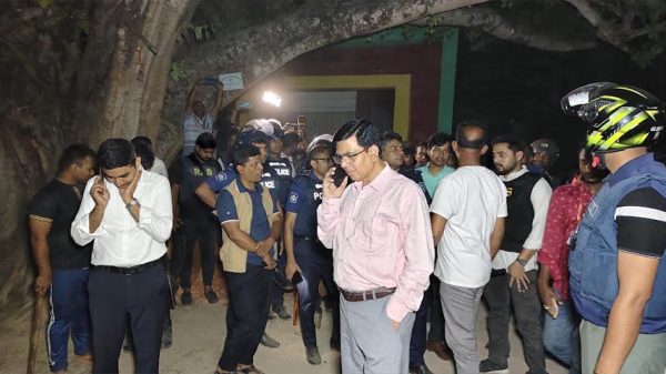 প্রতিমায় আগুন : বিক্ষুব্ধদের হামলায় দুই শ্রমিক নিহত, তিন সদস্যের তদন্ত কমিটি গঠন