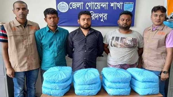 সালথায় গাঁজাসহ তিন মাদক কারবারি আটক