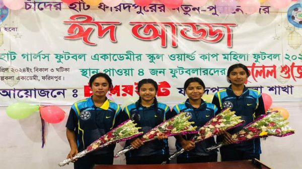 চাঁদের হাটের ঈদ আড্ডায় চার ফুটবলারকে ফুলেল শুভেচ্ছা