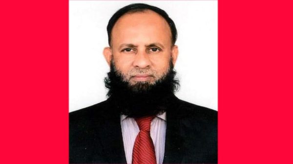 কলেজ পর্যায়ে শ্রেষ্ঠ প্রতিষ্ঠান প্রধান ওবায়দুর রহমান