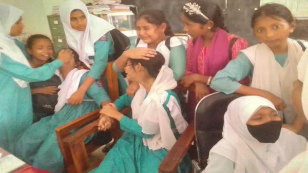 ভুতাতংকে সংজ্ঞা হারাল বালিকা বিদ্যালয়ের ১৫ শিক্ষার্থী