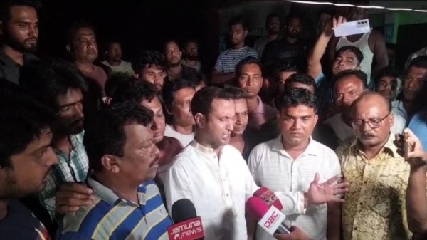 ঘোড়া প্রতীকের প্রার্থীর উঠান বৈঠকে প্রতিপক্ষের হামলার অভিযোগ